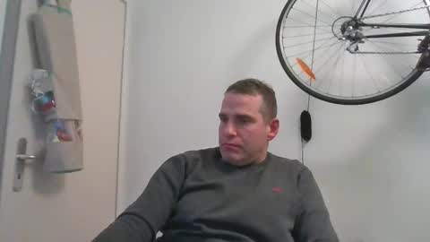 idontknowwhy1 online show from 3, 1, 2025