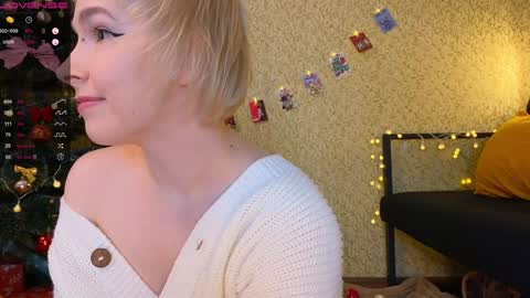 Emmy  help me reach 100 thumbs up online show from 26, 12, 2024