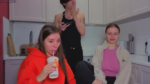 Julia and Mira online show from 1, 12, 2025