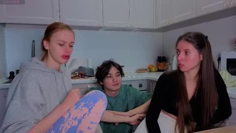 Julia and Mira online show from 8, 1, 2026