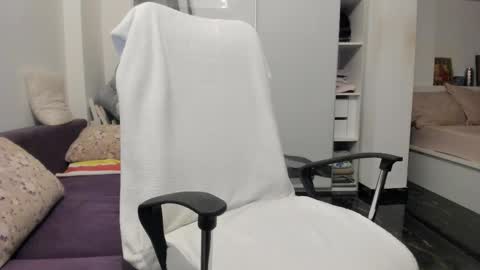 Bamby online show from 25, 10, 2025