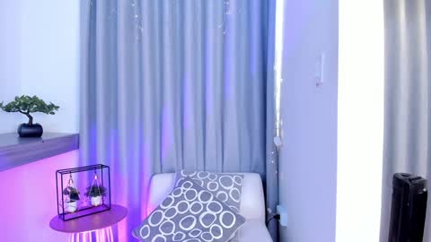 Snapshot of im_antonia chatting on 4, 1, 2025 LUCY online show from 4, 1, 2025