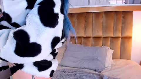 Anna  online show from 10, 2, 2025