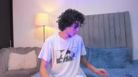 Perseo - Help me with 50 thumbs up online show from 14, 12, 2025