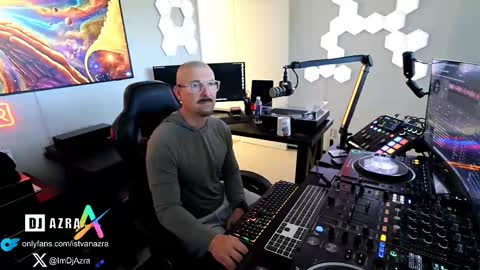 Snapshot of imdjazra chatting on 17, 2, 2025 DJ Azra online show from 17, 2, 2025