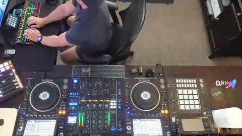 Snapshot of imdjazra chatting on 9, 6, 2026 DJ Azra online show from 9, 6, 2026