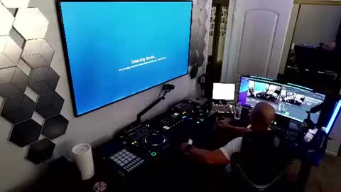 Snapshot of imdjazra chatting on 30, 7, 2026 DJ Azra online show from 30, 7, 2026