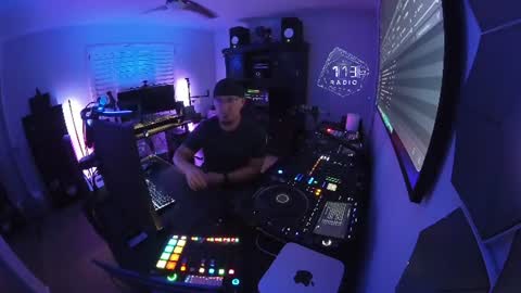Snapshot of imdjazra chatting on 1, 8, 2026 DJ Azra online show from 1, 8, 2026