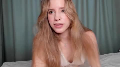 Snapshot of imogensy chatting on 3, 2, 2025 my name Imo Fansly online show from 3, 2, 2025