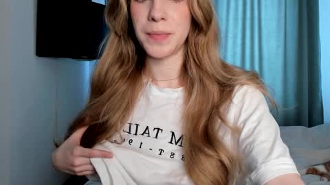 Snapshot of imogensy chatting on 18, 2, 2025 my name Imo Fansly online show from 18, 2, 2025