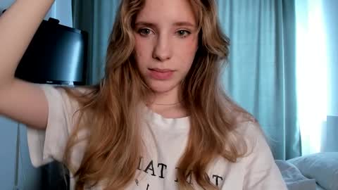 Snapshot of imogensy chatting on 18, 2, 2025 my name Imo Fansly online show from 18, 2, 2025