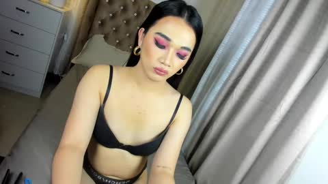 indestructabletrixie online show from 28, 12, 2024