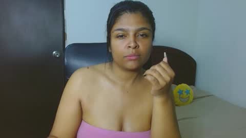 Snapshot of indica_18 chatting on 5, 3, 2025 Aleja vallejo online show from 5, 3, 2025