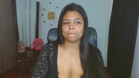 Snapshot of indica_18 chatting on 30, 9, 2025 Aleja vallejo online show from 30, 9, 2025