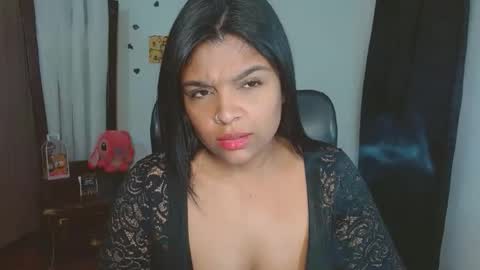 Snapshot of indica_18 chatting on 5, 10, 2025 Aleja vallejo online show from 5, 10, 2025