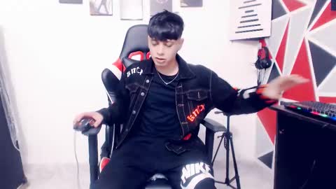 Snapshot of indomitablebeast chatting on 17, 11, 2025 matias online show from 17, 11, 2025