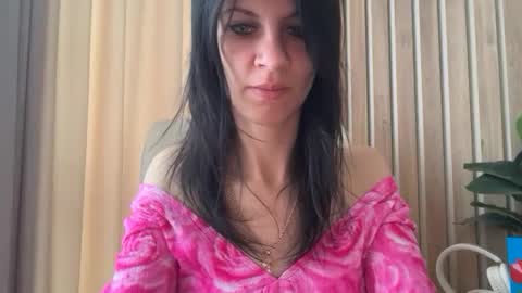 Snapshot of injaathome chatting on 19, 6, 2026 InjaAtHome online show from 19, 6, 2026