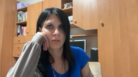 Snapshot of injaathome chatting on 19, 6, 2026 InjaAtHome online show from 19, 6, 2026