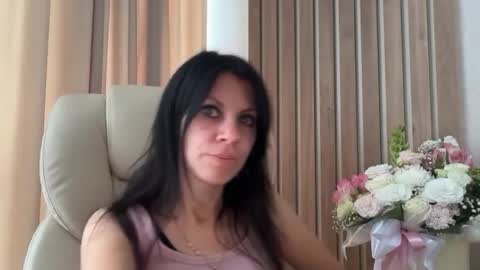 Snapshot of injaathome chatting on 14, 7, 2026 InjaAtHome online show from 14, 7, 2026