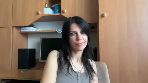 Snapshot of injaathome chatting on 17, 7, 2026 InjaAtHome online show from 17, 7, 2026