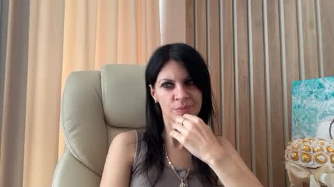 Snapshot of injaathome chatting on 25, 7, 2026 InjaAtHome online show from 25, 7, 2026