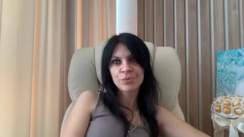 Snapshot of injaathome chatting on 1, 8, 2026 InjaAtHome online show from 1, 8, 2026