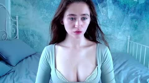 Lina online show from 4, 4, 2026