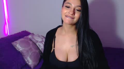 Snapshot of innocent_fox chatting on 9, 7, 2026 Abril online show from 9, 7, 2026