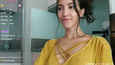 Snapshot of innocentlatiina chatting on 2, 4, 2026 Laroa online show from 2, 4, 2026