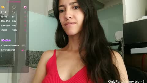 Snapshot of innocentlatiina chatting on 10, 4, 2026 Laroa online show from 10, 4, 2026