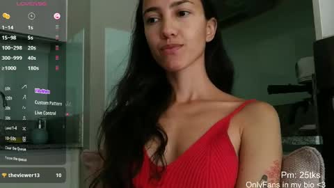 Snapshot of innocentlatiina chatting on 16, 4, 2026 Laroa online show from 16, 4, 2026