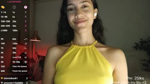 Snapshot of innocentlatiina chatting on 5, 5, 2026 Laroa online show from 5, 5, 2026