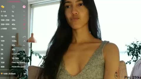 Snapshot of innocentlatiina chatting on 6, 7, 2026 Laroa online show from 6, 7, 2026