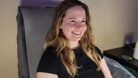 Snapshot of internetfairy_xo chatting on 7, 7, 2026 Faye online show from 7, 7, 2026