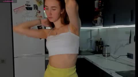 Snapshot of internetsexplorer chatting on 28, 10, 2025 Bernadette  Join  online show from 28, 10, 2025