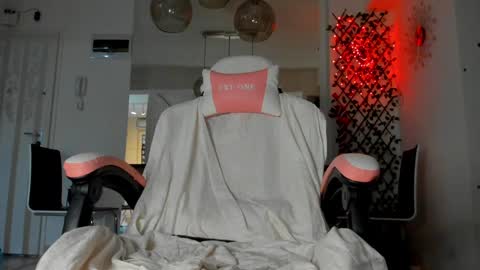 Ir s room online show from 18, 12, 2024