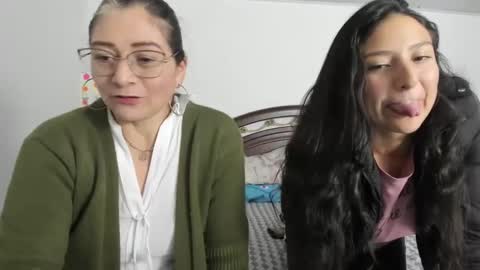 Snapshot of iris__sexy chatting on 6, 2, 2025 angusdiabla online show from 6, 2, 2025