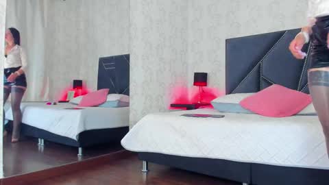 Queen Iris online show from 15, 12, 2025