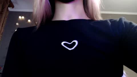 Snapshot of iris_lave chatting on 8, 2, 2026 Lily online show from 8, 2, 2026