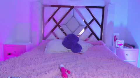  Iris  online show from 17, 3, 2026