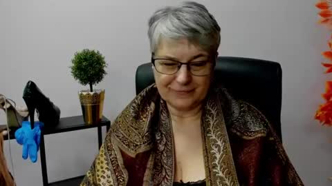I R I S online show from 18, 2, 2025
