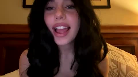 irisbabyyyyyyy online show from 19, 4, 2026