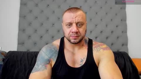 Snapshot of ironhulk22 chatting on 15, 12, 2025 ironhulk22 online show from 15, 12, 2025