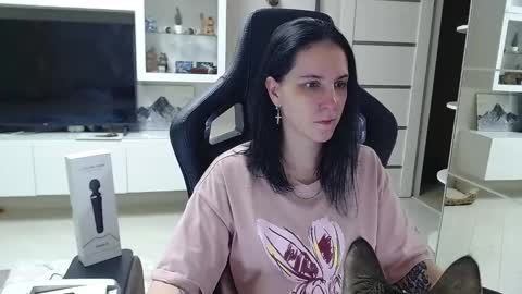 Irwi Tomboy online show from 2, 12, 2024