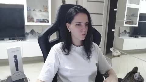 Irwi Tomboy online show from 25, 12, 2024