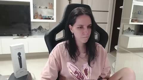 Irwi Tomboy online show from 7, 3, 2025