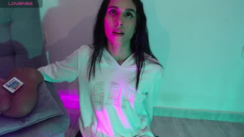 Isabella Hall online show from 9, 4, 2026