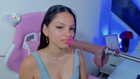 isa_kolins online show from 8, 4, 2026