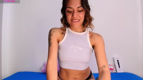 Isabella Laurentt  online show from 23, 1, 2025