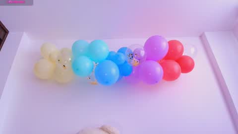 Isabella Laurentt  online show from 29, 1, 2025